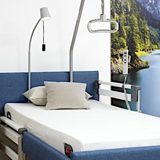 Burmeier Leeslamp Sira te bevestigen in de insteekhuls aan het hoofdeinde van het bed