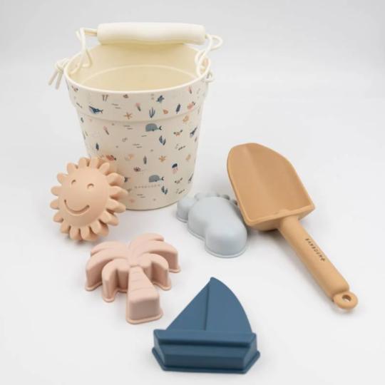 Bamboom Strandset in silicone (emmer, schep en doos met 4 blikken)